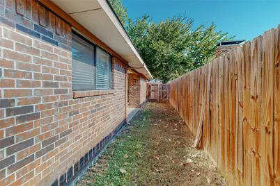 1912 N Irving Heights Drive, Irving, TX 75061 - Photo 39