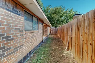 1912 N Irving Heights Dr, Irving, TX 75061 - Photo 39