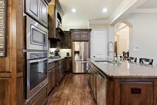 2115 N Hill Dr, Irving, TX 75038 - Photo 13