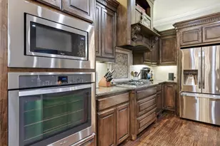 2115 N Hill Dr, Irving, TX 75038 - Photo 7