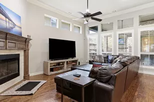 2115 N Hill Dr, Irving, TX 75038 - Photo 13