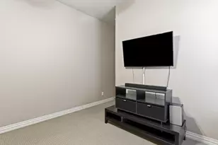 2115 N Hill Dr, Irving, TX 75038 - Photo 35