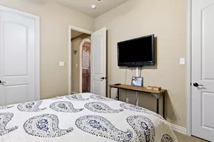 2115 N Hill Dr, Irving, TX 75038 - Photo 33