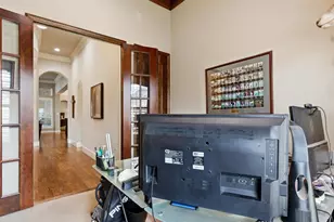 2115 N Hill Dr, Irving, TX 75038 - Photo 31
