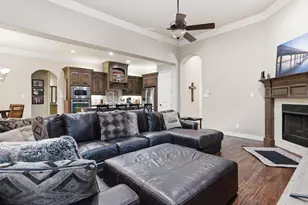 2115 N Hill Dr, Irving, TX 75038 - Photo 17