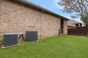 2115 N Hill Dr, Irving, TX 75038 - Photo 3