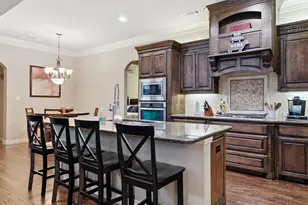 2115 N Hill Dr, Irving, TX 75038 - Photo 11