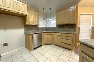 813 Irene St, Burleson, TX 76028 - Photo 13