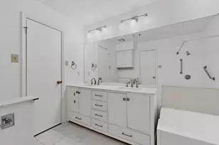 2106 Rainbow Dr, Arlington, TX 76011 - Photo 17