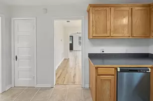 304 Texas St, Sulphur Springs, TX 75482 - Photo 17