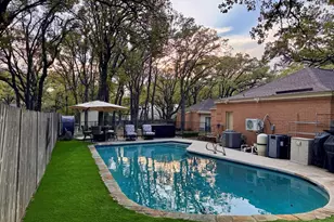 1205 Riverview Dr, Arlington, TX 76012 - Photo 9