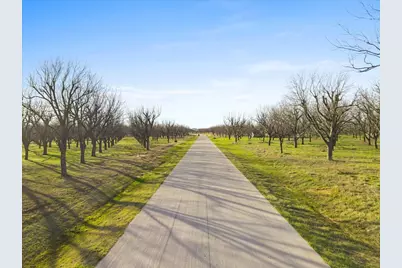 2161 E Landings N, Granbury, TX 76049 - Photo 25