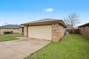 2808 Southpark Ln, Fort Worth, TX 76133 - Photo 3