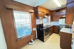 409 Royal St, Athens, TX 75751 - Photo 5