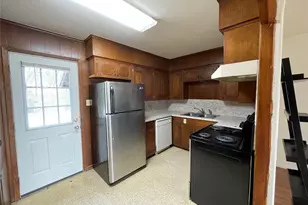 409 Royal St, Athens, TX 75751 - Photo 5