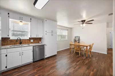 729 SW Sunnybrook Drive, Burleson, TX 76028 - Photo 9