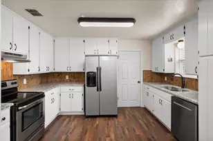 729 SW Sunnybrook Dr, Burleson, TX 76028 - Photo 15