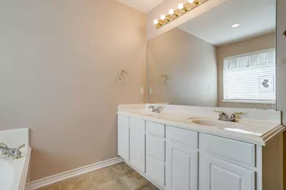 5518 Chimney Rock Drive, Arlington, TX 76017 - Photo 9