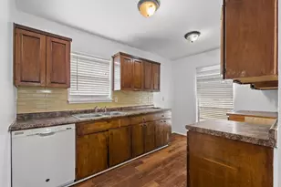 2918 Pinewood Dr, Garland, TX 75044 - Photo 9