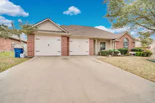 1305 Louise Ln, Ennis, TX 75119 - Photo 3