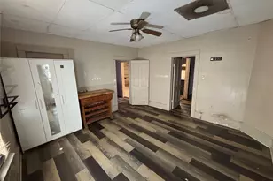 822 N Robinson St, Cleburne, TX 76031 - Photo 9