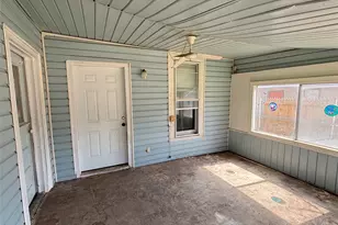 822 N Robinson St, Cleburne, TX 76031 - Photo 3