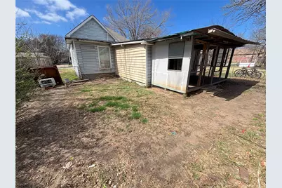 822 N Robinson Street, Cleburne, TX 76031 - Photo 19