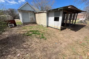 822 N Robinson St, Cleburne, TX 76031 - Photo 19