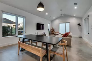 1021 Nomas St, Dallas, TX 75212 - Photo 7