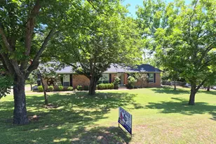 208 Yucca Dr, Weatherford, TX 76087 - Photo 3
