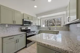 1720 Woods Dr, Arlington, TX 76010 - Photo 9