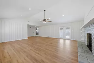 1720 Woods Dr, Arlington, TX 76010 - Photo 5