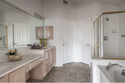 7712 Lakecrest Circle, Irving, TX 75063 - Photo 17