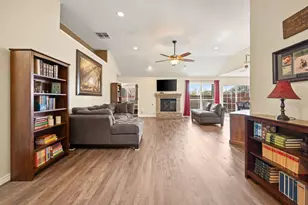 2845 White Oak Dr, Grand Prairie, TX 75052 - Photo 7