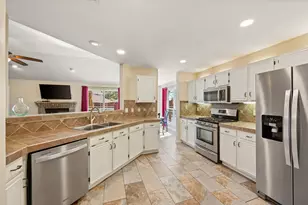 2845 White Oak Dr, Grand Prairie, TX 75052 - Photo 3