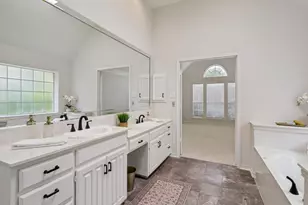 434 Waterside Dr, Irving, TX 75063 - Photo 17