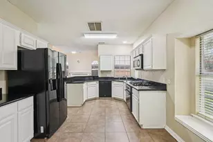 9354 Riverwalk Ln, Irving, TX 75063 - Photo 11