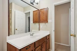 9354 Riverwalk Ln, Irving, TX 75063 - Photo 17