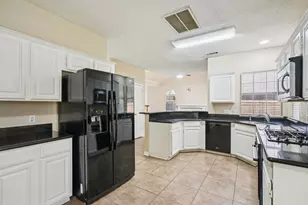 9354 Riverwalk Ln, Irving, TX 75063 - Photo 11