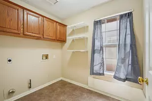 9354 Riverwalk Ln, Irving, TX 75063 - Photo 15