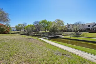 9354 Riverwalk Ln, Irving, TX 75063 - Photo 33