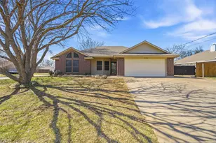 1154 Miles Ave, Burleson, TX 76028 - Photo 3