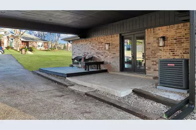 2814 Marquis Circle E, Arlington, TX 76016 - Photo 3