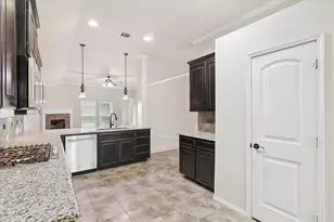 612 Ravenwood Dr, Saginaw, TX 76179 - Photo 13