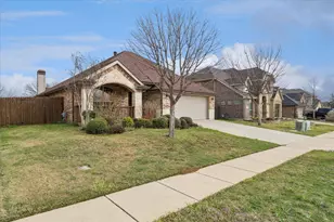612 Ravenwood Dr, Saginaw, TX 76179 - Photo 1