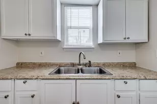 2415 Bethurum Ave, Dallas, TX 75215 - Photo 9