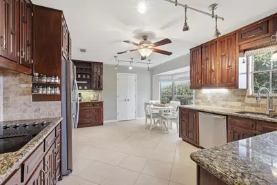 1115 Wiltshire Drive, Carrollton, TX 75007 - Photo 17