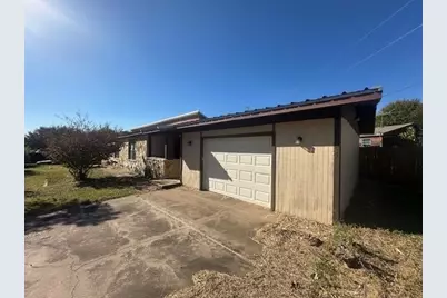 808 Flamingo Road, Granbury, TX 76049 - Photo 1