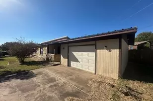 808 Flamingo Rd, Granbury, TX 76049 - Photo 1