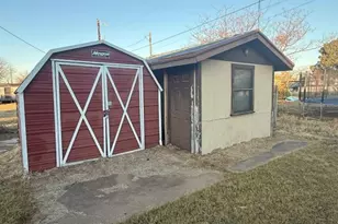 808 Flamingo Rd, Granbury, TX 76049 - Photo 5
